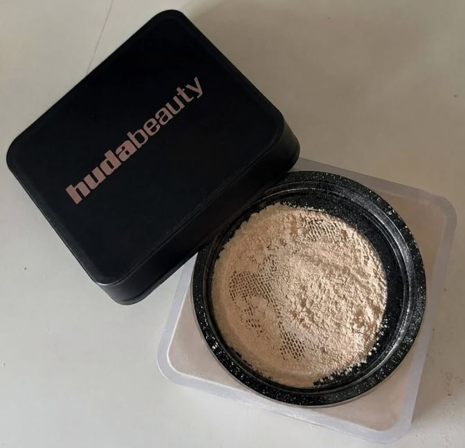 Huda Beauty powder, zo ziet het eruit