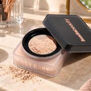 Huda Beauty powder: is dit populaire gezichtspoeder de moeite waard?